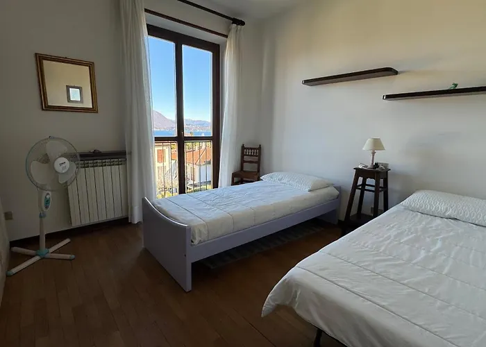 Апартаменти Casa Clivia - 3 Bedroom With View Стреза